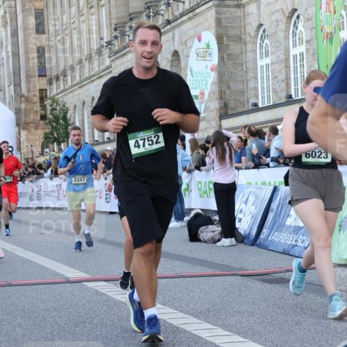 07.09.2025 - BARMER Alsterlauf Strokosch-Dieckow http://msf.ph/oto/8722241 07.09.2025 09:58:42 Ziel 2257, 2670, 2984, 3347, 4006, 4283, 4618, 4712, 4752, 4843, 4873, 4900, 5196, 5260, 5567, 6014, 6023, 8042, 8091, 8439 meine-sportfotos.de