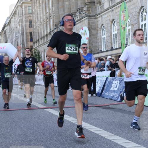 07.09.2025 - BARMER Alsterlauf Strokosch-Dieckow http://msf.ph/oto/8722265 07.09.2025 09:58:50 Ziel 2729, 2730, 2740, 3207, 3813, 4006, 4229, 4283, 4423, 4828, 4872, 4873, 4900, 5567, 5685, 5793, 5929, 5930, 5981, 6001, 8042 meine-sportfotos.de