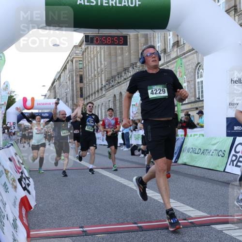 07.09.2025 - BARMER Alsterlauf Strokosch-Dieckow http://msf.ph/oto/8722266 07.09.2025 09:58:51 Ziel 2729, 2730, 2740, 3207, 3266, 3704, 3813, 4006, 4229, 4283, 4423, 4828, 4872, 4900, 5567, 5685, 5793, 5929, 5930, 5981, 6001, 8042 meine-sportfotos.de