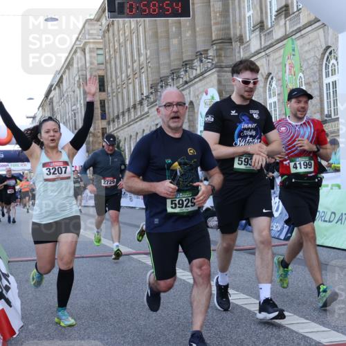 07.09.2025 - BARMER Alsterlauf Strokosch-Dieckow http://msf.ph/oto/8722271 07.09.2025 09:58:52 Ziel 2729, 2730, 2740, 3207, 3266, 3704, 3813, 4006, 4229, 4283, 4423, 4828, 4872, 4900, 5685, 5793, 5929, 5930, 5981, 6001, 8042 meine-sportfotos.de