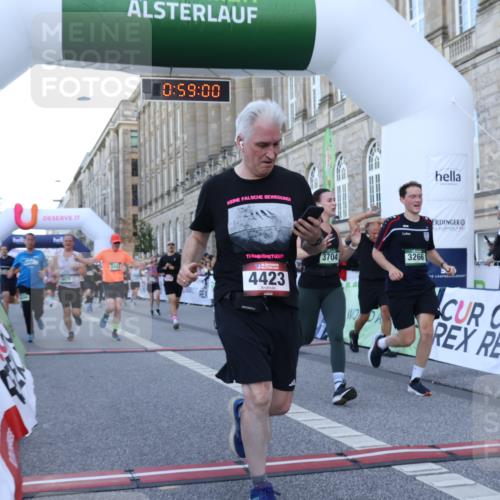 07.09.2025 - BARMER Alsterlauf Strokosch-Dieckow http://msf.ph/oto/8722290 07.09.2025 09:58:59 Ziel 2210, 2375, 2483, 2803, 3040, 3050, 3266, 3479, 3704, 3813, 4119, 4135, 4423, 4558, 4559, 4698, 4828, 4872, 5147, 5793, 5955, 6340, 8334, 8387, 8388 meine-sportfotos.de