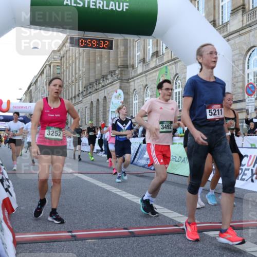 07.09.2025 - BARMER Alsterlauf Strokosch-Dieckow http://msf.ph/oto/8722372 07.09.2025 09:59:31 Ziel 2270, 2808, 2993, 3075, 3081, 3222, 3252, 3277, 3414, 3492, 3667, 3709, 3710, 3909, 4183, 4188, 4225, 4226, 4299, 4801, 5016, 5106, 5211, 5313, 5552, 5667, 5838, 6064, 6157, 6189, 6326 meine-sportfotos.de