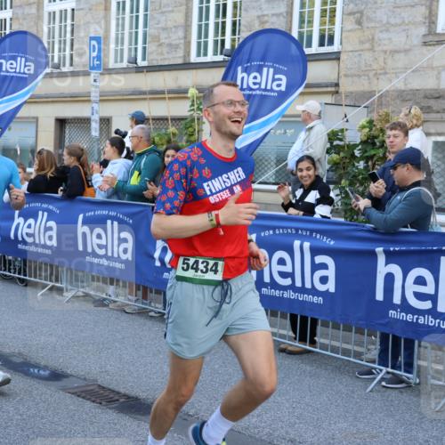 07.09.2025 - BARMER Alsterlauf Strokosch-Dieckow http://msf.ph/oto/8722386 07.09.2025 09:54:49 Ziel 2419, 2514, 2516, 2569, 3048, 3115, 3122, 3646, 3662, 3951, 4275, 4386, 4436, 4441, 4887, 4965, 4980, 5026, 5300, 5321, 5330, 5494, 5535, 5549, 5607, 5949, 6143, 8016, 8050, 8095, 8263, 8407 meine-sportfotos.de