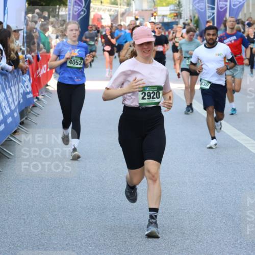 07.09.2025 - BARMER Alsterlauf Strokosch-Dieckow http://msf.ph/oto/8722398 07.09.2025 09:54:43 Ziel 2302, 2514, 2751, 3115, 3122, 3646, 3662, 3951, 4014, 4275, 4386, 4436, 4441, 4786, 4965, 4980, 5055, 5300, 5321, 5330, 5549, 5607, 5949, 6062, 6079, 6143, 6215, 8016 meine-sportfotos.de