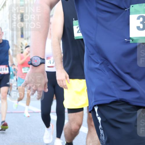 07.09.2025 - BARMER Alsterlauf Strokosch-Dieckow http://msf.ph/oto/8722461 07.09.2025 09:59:42 Ziel 2193, 2303, 2423, 2612, 2739, 2832, 2993, 3415, 3667, 3899, 3909, 4123, 4241, 4700, 4760, 4840, 5552, 5819, 5996, 8447 meine-sportfotos.de