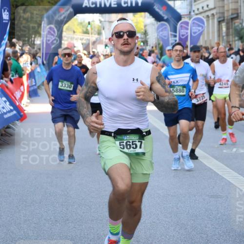 07.09.2025 - BARMER Alsterlauf Strokosch-Dieckow http://msf.ph/oto/8722462 07.09.2025 09:54:16 Ziel 2011, 2086, 2131, 2272, 2397, 2429, 2608, 2610, 2920, 2924, 3049, 3067, 3078, 3464, 3821, 4031, 4052, 4194, 4830, 4897, 4956, 5169, 5433, 5434, 5527, 6106, 6248, 6264, 8088 meine-sportfotos.de