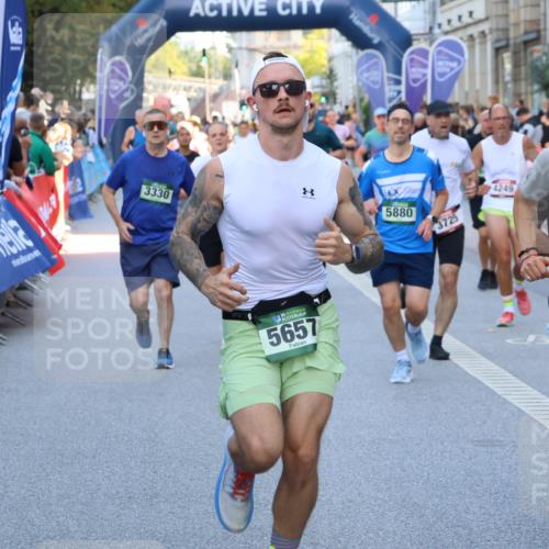 07.09.2025 - BARMER Alsterlauf Strokosch-Dieckow http://msf.ph/oto/8722465 07.09.2025 09:54:16 Ziel 2011, 2086, 2131, 2272, 2397, 2429, 2608, 2610, 2920, 2924, 3049, 3067, 3078, 3464, 3821, 4031, 4052, 4194, 4830, 4897, 4956, 5169, 5433, 5434, 5527, 6106, 6248, 6264, 8088 meine-sportfotos.de