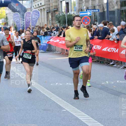07.09.2025 - BARMER Alsterlauf Strokosch-Dieckow http://msf.ph/oto/8722537 07.09.2025 09:54:07 Ziel 2011, 2131, 2397, 2920, 3067, 3258, 3816, 4031, 4052, 4194, 4298, 4540, 4830, 4897, 5086, 5295, 6225, 6276, 8088, 8108, 8456 meine-sportfotos.de