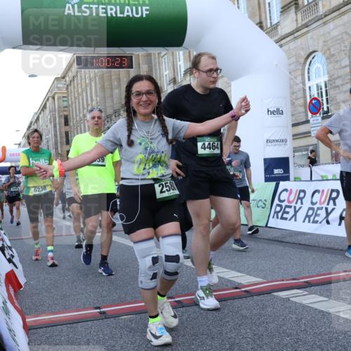 07.09.2025 - BARMER Alsterlauf Strokosch-Dieckow http://msf.ph/oto/8722566 07.09.2025 10:00:22 Ziel 2305, 2424, 2588, 2757, 3065, 3066, 3232, 3675, 3743, 4044, 4464, 4626, 4638, 4815, 4964, 4998, 5003, 5027, 5339, 5557, 5802, 5990, 5991, 6029, 6168, 6230, 8051, 8098, 8111 meine-sportfotos.de