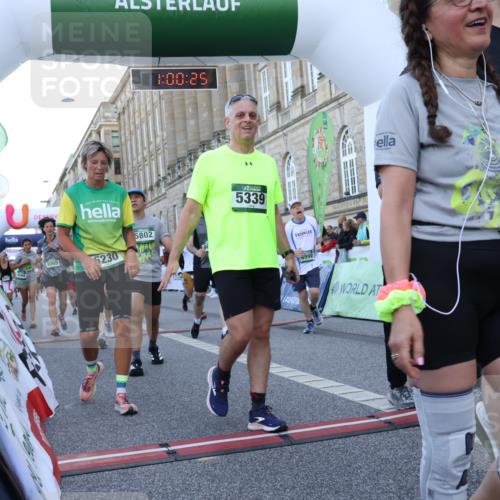 07.09.2025 - BARMER Alsterlauf Strokosch-Dieckow http://msf.ph/oto/8722569 07.09.2025 10:00:23 Ziel 2305, 2424, 2588, 3065, 3066, 3232, 3675, 3743, 4044, 4265, 4464, 4626, 4638, 4815, 4964, 4998, 5003, 5027, 5339, 5770, 5802, 5991, 6168, 6230, 8051, 8059, 8098 meine-sportfotos.de