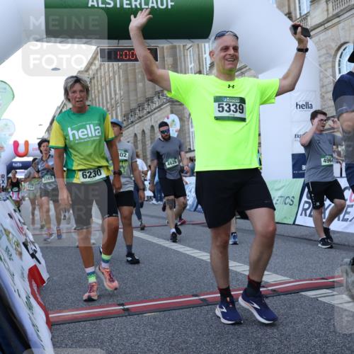 07.09.2025 - BARMER Alsterlauf Strokosch-Dieckow http://msf.ph/oto/8722572 07.09.2025 10:00:24 Ziel 2424, 3065, 3066, 3232, 3675, 3743, 4044, 4265, 4626, 4638, 4815, 4964, 4998, 5003, 5027, 5223, 5339, 5770, 5802, 5991, 6168, 6230, 8032, 8051, 8059, 8098 meine-sportfotos.de