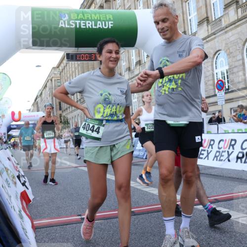 07.09.2025 - BARMER Alsterlauf Strokosch-Dieckow http://msf.ph/oto/8722590 07.09.2025 10:00:29 Ziel 2424, 2434, 2495, 3065, 3066, 3232, 3675, 4044, 4265, 4815, 5223, 5770, 5991, 6338, 8032, 8059, 8098 meine-sportfotos.de