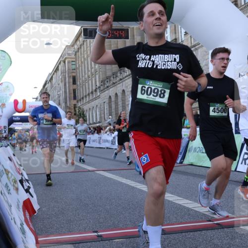 07.09.2025 - BARMER Alsterlauf Strokosch-Dieckow http://msf.ph/oto/8722621 07.09.2025 10:00:42 Ziel 1201, 2864, 2909, 2911, 3039, 3768, 3857, 3859, 3860, 4424, 4425, 4500, 4620, 4856, 4917, 5108, 5471, 5726, 5744, 5851, 6098 meine-sportfotos.de