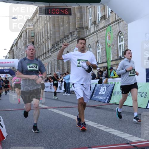 07.09.2025 - BARMER Alsterlauf Strokosch-Dieckow http://msf.ph/oto/8722629 07.09.2025 10:00:45 Ziel 1201, 2513, 3039, 3260, 3698, 3857, 3859, 3860, 4351, 4424, 4425, 4500, 4620, 4709, 4751, 4781, 4856, 4917, 5108, 5314, 5471, 5726, 6084, 6098 meine-sportfotos.de