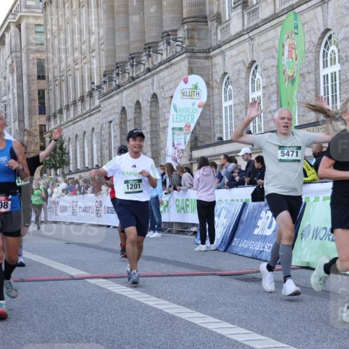 07.09.2025 - BARMER Alsterlauf Strokosch-Dieckow http://msf.ph/oto/8722643 07.09.2025 10:00:48 Ziel 1201, 2350, 2513, 3260, 3698, 3859, 3860, 4351, 4424, 4425, 4620, 4709, 4751, 4781, 4856, 4917, 5108, 5314, 5357, 5359, 5471, 5726, 5767, 5957, 6084 meine-sportfotos.de