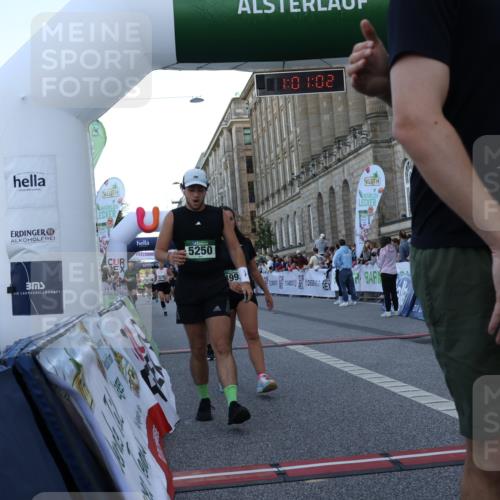 07.09.2025 - BARMER Alsterlauf Strokosch-Dieckow http://msf.ph/oto/8722676 07.09.2025 10:01:00 Ziel 2124, 2350, 3328, 4072, 4365, 4485, 4505, 4544, 4636, 4867, 4993, 5047, 5250, 5477 meine-sportfotos.de