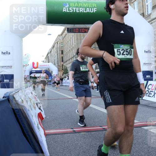 07.09.2025 - BARMER Alsterlauf Strokosch-Dieckow http://msf.ph/oto/8722683 07.09.2025 10:01:03 Ziel 2044, 2579, 3328, 3545, 3956, 4072, 4365, 4544, 4593, 4636, 4867, 4993, 5047, 5250, 6152 meine-sportfotos.de