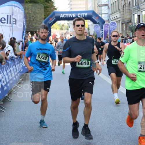 07.09.2025 - BARMER Alsterlauf Strokosch-Dieckow http://msf.ph/oto/8722754 07.09.2025 09:53:32 Ziel 2075, 2125, 2521, 2673, 2695, 2789, 2801, 3123, 3219, 3474, 3632, 3948, 4211, 4267, 4295, 4337, 4820, 4981, 5194, 5367, 5415, 5558, 5933, 5954, 6105, 8146, 8251, 8461 meine-sportfotos.de