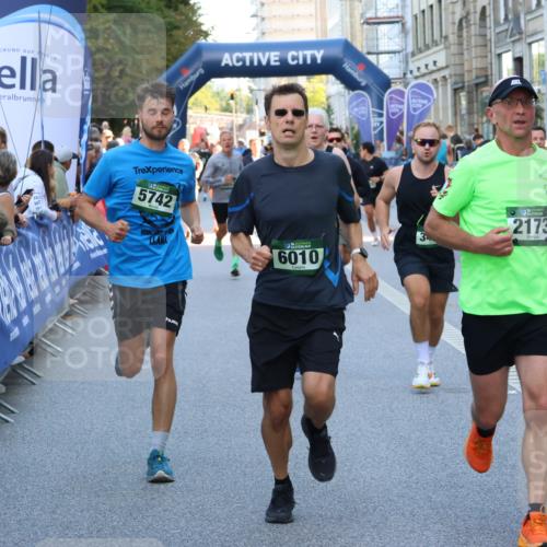 07.09.2025 - BARMER Alsterlauf Strokosch-Dieckow http://msf.ph/oto/8722758 07.09.2025 09:53:32 Ziel 2075, 2125, 2521, 2673, 2695, 2789, 2801, 3123, 3219, 3474, 3632, 3948, 4211, 4267, 4295, 4337, 4820, 4981, 5194, 5367, 5415, 5558, 5933, 5954, 6105, 8146, 8251, 8461 meine-sportfotos.de