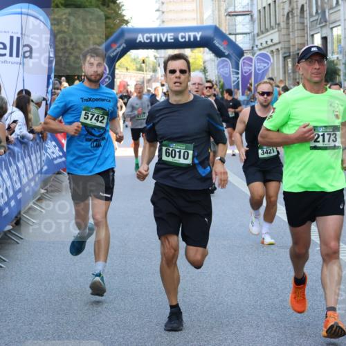 07.09.2025 - BARMER Alsterlauf Strokosch-Dieckow http://msf.ph/oto/8722761 07.09.2025 09:53:32 Ziel 2075, 2125, 2521, 2673, 2695, 2789, 2801, 3123, 3219, 3474, 3632, 3948, 4211, 4267, 4295, 4337, 4820, 4981, 5194, 5367, 5415, 5558, 5933, 5954, 6105, 8146, 8251, 8461 meine-sportfotos.de