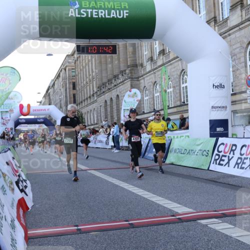07.09.2025 - BARMER Alsterlauf Strokosch-Dieckow http://msf.ph/oto/8722769 07.09.2025 10:01:41 Ziel 1007, 2351, 2425, 2602, 3060, 3695, 4190, 4721, 4831, 4875, 4902, 4903, 5000, 6261, 8057, 8402 meine-sportfotos.de