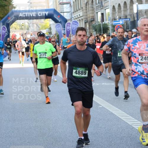 07.09.2025 - BARMER Alsterlauf Strokosch-Dieckow http://msf.ph/oto/8722790 07.09.2025 09:53:29 Ziel 2075, 2125, 2421, 2521, 2673, 2695, 2789, 2801, 3123, 3219, 3474, 3948, 4211, 4337, 4820, 4981, 5194, 5253, 5367, 5415, 5558, 5933, 6105, 8146, 8251, 8461 meine-sportfotos.de