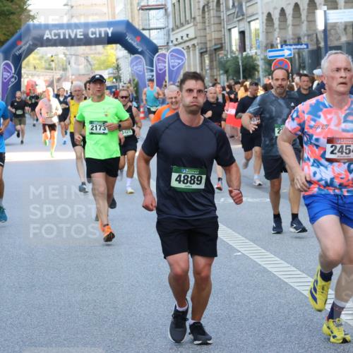 07.09.2025 - BARMER Alsterlauf Strokosch-Dieckow http://msf.ph/oto/8722793 07.09.2025 09:53:29 Ziel 2075, 2125, 2421, 2521, 2673, 2695, 2789, 2801, 3123, 3219, 3474, 3948, 4211, 4337, 4820, 4981, 5194, 5253, 5367, 5415, 5558, 5933, 6105, 8146, 8251, 8461 meine-sportfotos.de