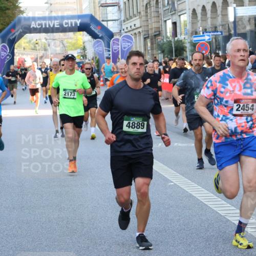 07.09.2025 - BARMER Alsterlauf Strokosch-Dieckow http://msf.ph/oto/8722796 07.09.2025 09:53:29 Ziel 2075, 2125, 2421, 2521, 2673, 2695, 2789, 2801, 3123, 3219, 3474, 3948, 4211, 4337, 4820, 4981, 5194, 5253, 5367, 5415, 5558, 5933, 6105, 8146, 8251, 8461 meine-sportfotos.de