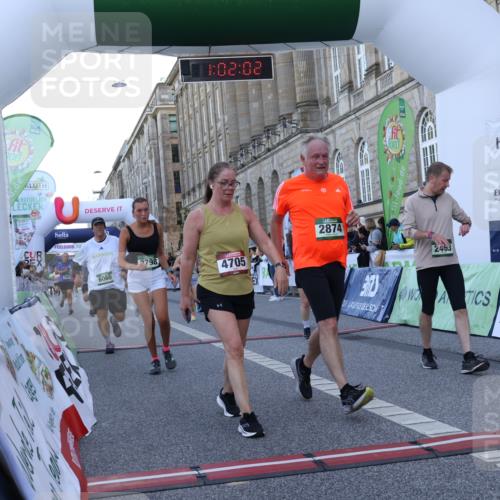 07.09.2025 - BARMER Alsterlauf Strokosch-Dieckow http://msf.ph/oto/8722822 07.09.2025 10:02:00 Ziel 2100, 2463, 2471, 2553, 2756, 2798, 2874, 3008, 3628, 3684, 4705, 4976, 5064, 5107, 5220, 5655, 5849, 6060, 6076, 8295 meine-sportfotos.de