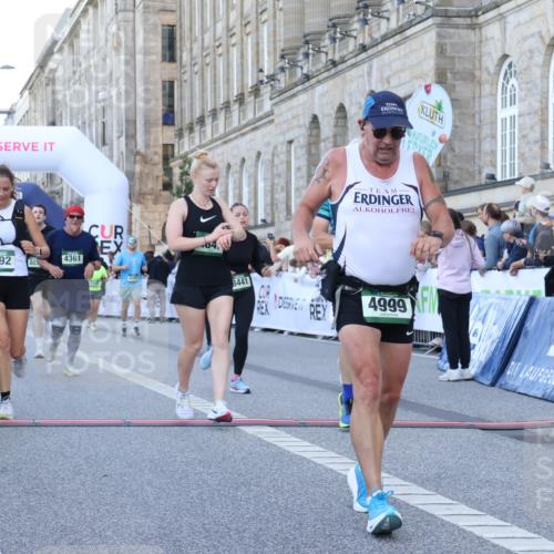 07.09.2025 - BARMER Alsterlauf Strokosch-Dieckow http://msf.ph/oto/8722878 07.09.2025 10:02:24 Ziel 2749, 2774, 3270, 3282, 3659, 3738, 4107, 4361, 4399, 4707, 4708, 4837, 4847, 4991, 4999, 5056, 5279, 5611, 5852, 6182, 6192, 6220, 6325, 8035, 8441 meine-sportfotos.de
