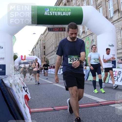 07.09.2025 - BARMER Alsterlauf Strokosch-Dieckow http://msf.ph/oto/8722911 07.09.2025 10:02:35 Ziel 2347, 2522, 2667, 2675, 2766, 3375, 3431, 3498, 3524, 3659, 3762, 3826, 4707, 4708, 4861, 5093, 5181, 5312, 5611, 5774, 5857, 5891, 6058, 6091, 8215, 8261, 8294 meine-sportfotos.de