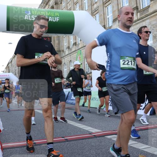 07.09.2025 - BARMER Alsterlauf Strokosch-Dieckow http://msf.ph/oto/8722940 07.09.2025 10:02:45 Ziel 2036, 2217, 2273, 2274, 2346, 2347, 2589, 2595, 2623, 2726, 2885, 2902, 2952, 3226, 3431, 3747, 3826, 3937, 4027, 4170, 4232, 4266, 4454, 4557, 4823, 4861, 5512, 5556, 5857, 5859, 5891, 6091, 6147, 6155, 8010, 8429 meine-sportfotos.de