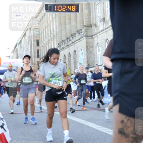 07.09.2025 - BARMER Alsterlauf Strokosch-Dieckow http://msf.ph/oto/8722943 07.09.2025 10:02:46 Ziel 2036, 2217, 2273, 2274, 2346, 2347, 2589, 2595, 2623, 2693, 2726, 2885, 2902, 2952, 3226, 3431, 3747, 3937, 4027, 4163, 4170, 4232, 4266, 4454, 4557, 4823, 4861, 5512, 5540, 5556, 5859, 5891, 6147, 6155, 8010, 8429 meine-sportfotos.de