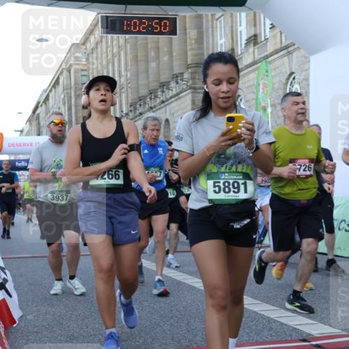 07.09.2025 - BARMER Alsterlauf Strokosch-Dieckow http://msf.ph/oto/8722949 07.09.2025 10:02:48 Ziel 2036, 2217, 2273, 2274, 2346, 2589, 2595, 2623, 2693, 2726, 2811, 2885, 2902, 2952, 3226, 3747, 3865, 3937, 3967, 4027, 4163, 4170, 4232, 4266, 4454, 4557, 4823, 5259, 5512, 5540, 5556, 5794, 5859, 6147, 6155, 8010, 8429 meine-sportfotos.de