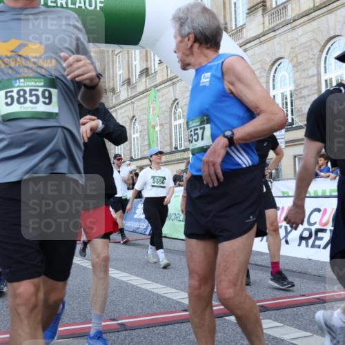 07.09.2025 - BARMER Alsterlauf Strokosch-Dieckow http://msf.ph/oto/8722957 07.09.2025 10:02:52 Ziel 2036, 2138, 2273, 2274, 2589, 2595, 2623, 2693, 2726, 2811, 2885, 2902, 3111, 3113, 3210, 3226, 3235, 3747, 3865, 3937, 3967, 4038, 4163, 4454, 4476, 4493, 4494, 4557, 4823, 4982, 5259, 5482, 5540, 5556, 5672, 5794, 5859, 6147, 8010, 8429 meine-sportfotos.de