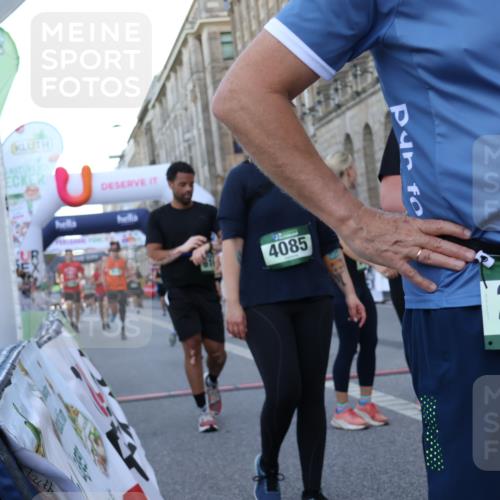 07.09.2025 - BARMER Alsterlauf Strokosch-Dieckow http://msf.ph/oto/8723000 07.09.2025 10:03:12 Ziel 2539, 2898, 3522, 3682, 3683, 3805, 3888, 4085, 4106, 4562, 4735, 4836, 5022, 5564, 5656, 5809, 5810, 5927, 6032, 6164, 6349, 8036, 8234, 8252, 8416 meine-sportfotos.de