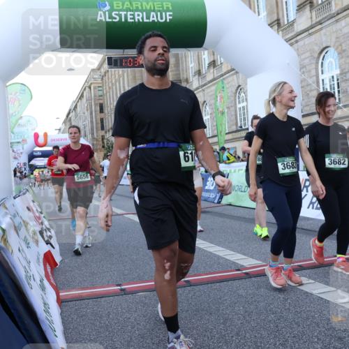 07.09.2025 - BARMER Alsterlauf Strokosch-Dieckow http://msf.ph/oto/8723013 07.09.2025 10:03:16 Ziel 2539, 2898, 3433, 3522, 3773, 3805, 3888, 4106, 4172, 4562, 4596, 4836, 5564, 5656, 5810, 5999, 6164, 6349, 8234, 8252, 8416 meine-sportfotos.de
