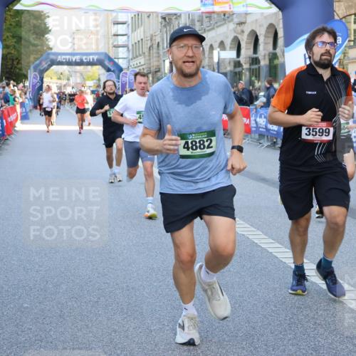 07.09.2025 - BARMER Alsterlauf Strokosch-Dieckow http://msf.ph/oto/8723018 07.09.2025 09:52:59 Ziel 2028, 2032, 2173, 2229, 2365, 2369, 2454, 2896, 3421, 3657, 3705, 4078, 4339, 4460, 4504, 4578, 4889, 5002, 5015, 5164, 5165, 5218, 5603, 5654, 5686, 5701, 5742, 5968, 6010, 8231, 8302 meine-sportfotos.de