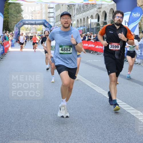 07.09.2025 - BARMER Alsterlauf Strokosch-Dieckow http://msf.ph/oto/8723033 07.09.2025 09:52:59 Ziel 2028, 2032, 2173, 2229, 2365, 2369, 2454, 2896, 3421, 3657, 3705, 4078, 4339, 4460, 4504, 4578, 4889, 5002, 5015, 5164, 5165, 5218, 5603, 5654, 5686, 5701, 5742, 5968, 6010, 8231, 8302 meine-sportfotos.de