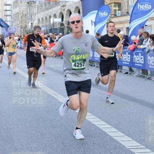 07.09.2025 - BARMER Alsterlauf Strokosch-Dieckow http://msf.ph/oto/8723046 07.09.2025 09:52:57 Ziel 2028, 2032, 2173, 2229, 2365, 2454, 2896, 3421, 3657, 3705, 4078, 4339, 4460, 4504, 4578, 4889, 5002, 5015, 5164, 5165, 5218, 5603, 5654, 5686, 5701, 5742, 5968, 6010, 8231, 8302 meine-sportfotos.de
