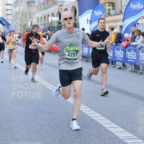 07.09.2025 - BARMER Alsterlauf Strokosch-Dieckow http://msf.ph/oto/8723049 07.09.2025 09:52:57 Ziel 2028, 2032, 2173, 2229, 2365, 2454, 2896, 3421, 3657, 3705, 4078, 4339, 4460, 4504, 4578, 4889, 5002, 5015, 5164, 5165, 5218, 5603, 5654, 5686, 5701, 5742, 5968, 6010, 8231, 8302 meine-sportfotos.de