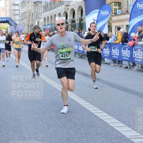 07.09.2025 - BARMER Alsterlauf Strokosch-Dieckow http://msf.ph/oto/8723064 07.09.2025 09:52:57 Ziel 2028, 2032, 2173, 2229, 2365, 2454, 2896, 3421, 3657, 3705, 4078, 4339, 4460, 4504, 4578, 4889, 5002, 5015, 5164, 5165, 5218, 5603, 5654, 5686, 5701, 5742, 5968, 6010, 8231, 8302 meine-sportfotos.de
