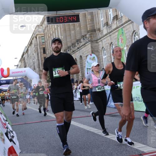 07.09.2025 - BARMER Alsterlauf Strokosch-Dieckow http://msf.ph/oto/8723073 07.09.2025 10:03:42 Ziel 2020, 2039, 2248, 2482, 2542, 2947, 3137, 3229, 3708, 4093, 4096, 4180, 4191, 4276, 4278, 4643, 4812, 4960, 4973, 5007, 5427, 5522, 5781, 5804, 6207, 8271, 8349, 8452 meine-sportfotos.de