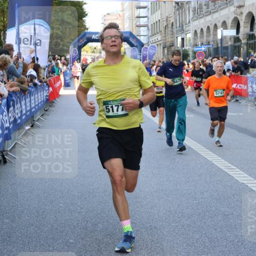 07.09.2025 - BARMER Alsterlauf Strokosch-Dieckow http://msf.ph/oto/8723156 07.09.2025 09:52:49 Ziel 2146, 2494, 2501, 2896, 3657, 4078, 4460, 4504, 4799, 5002, 5015, 5164, 5165, 5654, 5869, 5908, 5968, 8231, 8302 meine-sportfotos.de