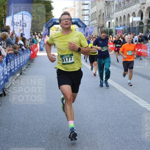 07.09.2025 - BARMER Alsterlauf Strokosch-Dieckow http://msf.ph/oto/8723159 07.09.2025 09:52:49 Ziel 2146, 2494, 2501, 2896, 3657, 4078, 4460, 4504, 4799, 5002, 5015, 5164, 5165, 5654, 5869, 5908, 5968, 8231, 8302 meine-sportfotos.de