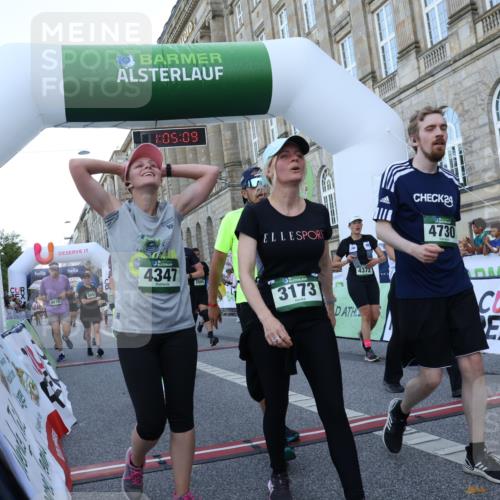 07.09.2025 - BARMER Alsterlauf Strokosch-Dieckow http://msf.ph/oto/8723274 07.09.2025 10:05:07 Ziel 2065, 2113, 2139, 2280, 2333, 2366, 2436, 2643, 2981, 3172, 3173, 3261, 3850, 3913, 3938, 3960, 4073, 4347, 4372, 4648, 4666, 4728, 4730, 4733, 4910, 5379, 5612, 5683, 5684, 5844, 6214, 6265, 6336, 8206 meine-sportfotos.de