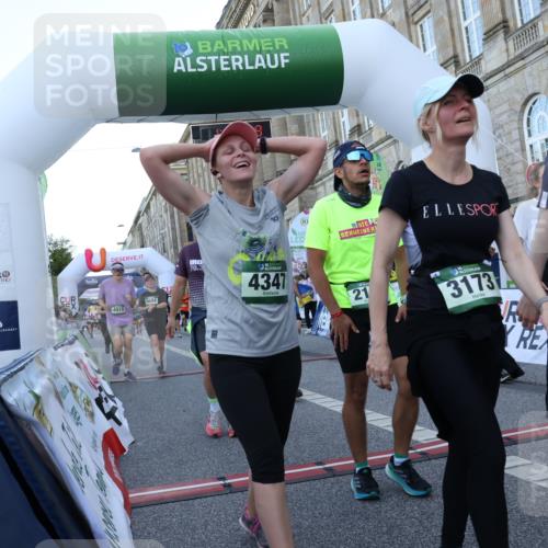 07.09.2025 - BARMER Alsterlauf Strokosch-Dieckow http://msf.ph/oto/8723275 07.09.2025 10:05:07 Ziel 2065, 2113, 2139, 2280, 2333, 2366, 2436, 2643, 2981, 3172, 3173, 3261, 3850, 3913, 3938, 3960, 4073, 4347, 4372, 4648, 4666, 4728, 4730, 4733, 4910, 5379, 5612, 5683, 5684, 5844, 6214, 6265, 6336, 8206 meine-sportfotos.de