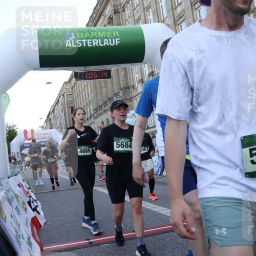 07.09.2025 - BARMER Alsterlauf Strokosch-Dieckow http://msf.ph/oto/8723289 07.09.2025 10:05:13 Ziel 2021, 2065, 2280, 2333, 2436, 2515, 2551, 2643, 2945, 3261, 3850, 3938, 3954, 4251, 4648, 4666, 4733, 4910, 4929, 5379, 5683, 5684, 6336, 8019, 8206, 8243 meine-sportfotos.de