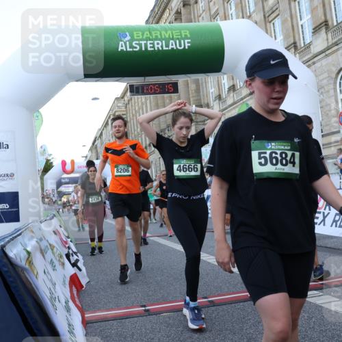 07.09.2025 - BARMER Alsterlauf Strokosch-Dieckow http://msf.ph/oto/8723292 07.09.2025 10:05:14 Ziel 2021, 2280, 2436, 2515, 2551, 2643, 2945, 3261, 3850, 3938, 3954, 4251, 4648, 4666, 4733, 4929, 6336, 8019, 8206, 8243 meine-sportfotos.de