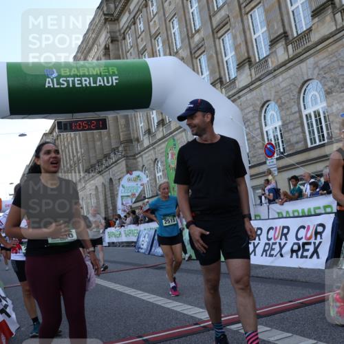 07.09.2025 - BARMER Alsterlauf Strokosch-Dieckow http://msf.ph/oto/8723302 07.09.2025 10:05:19 Ziel 2021, 2515, 2551, 2945, 3507, 3850, 3954, 4251, 4648, 4929, 5407, 5577, 5578, 6336, 8019, 8243 meine-sportfotos.de